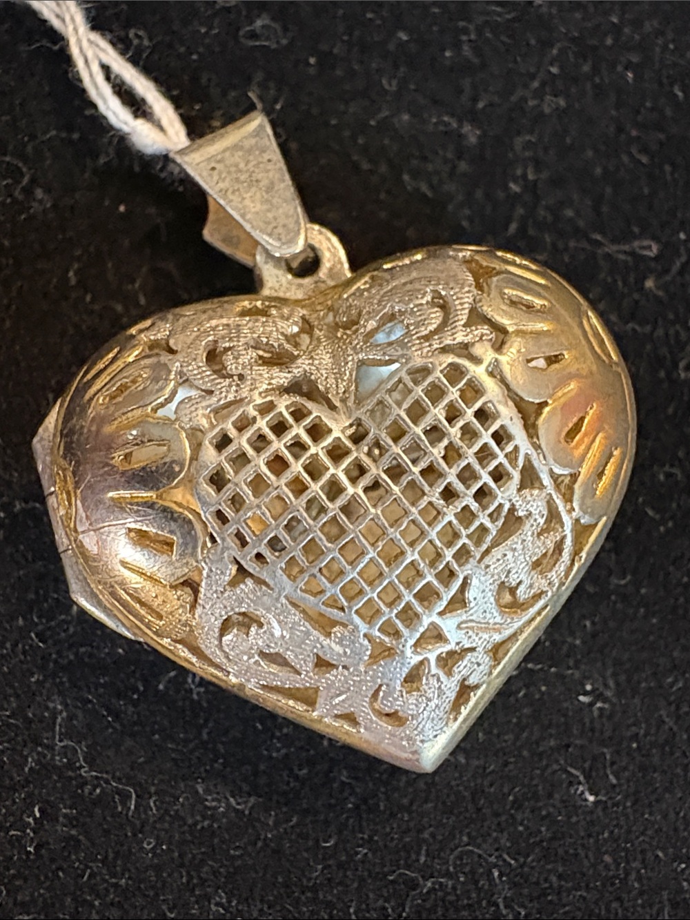 Vintage Heart Filigree Locket Pendant w Key - Silver un marked